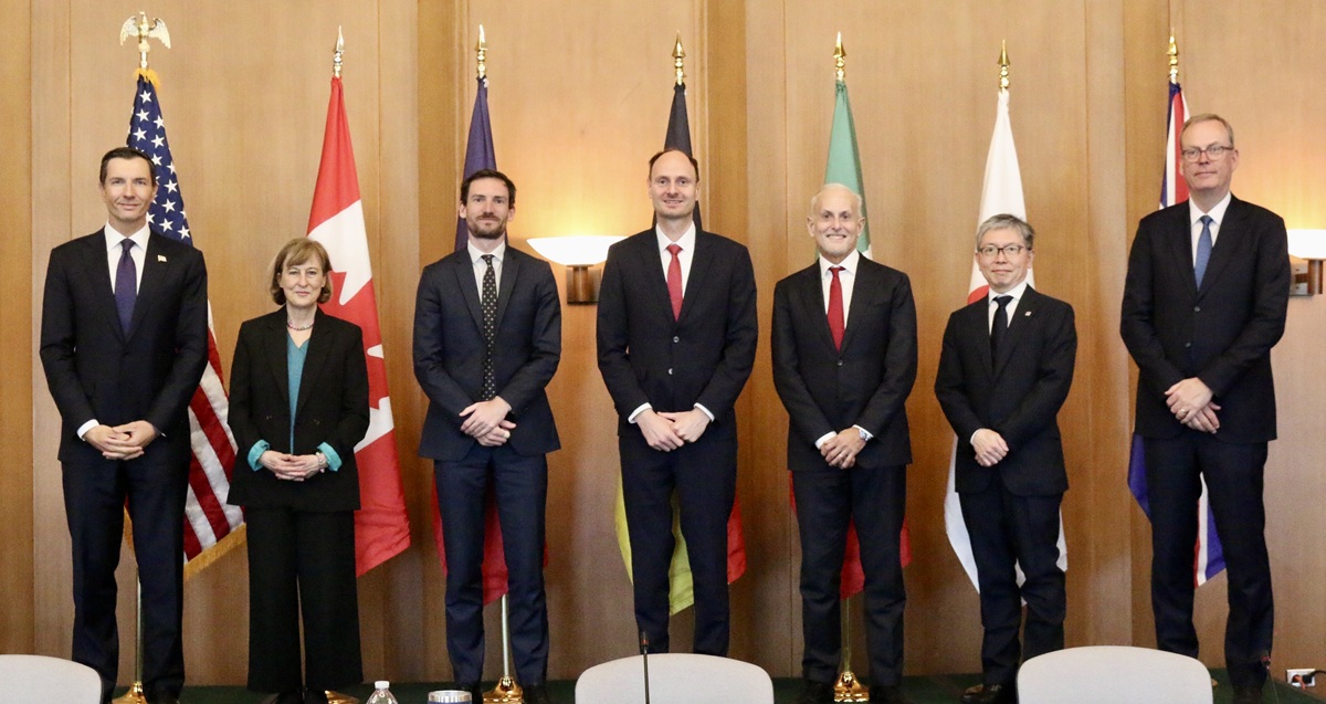 Chair with other leaders